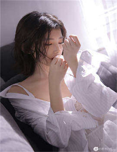 露乳网站