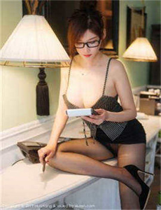 艳妇臀荡乳欲伦交换AV1